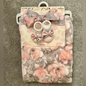 Baby Girl Gift Set - Blanket, Booties and Headbad. NWT.